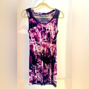 Simply Vera XS lovely knee length dress. Great for any occasion.